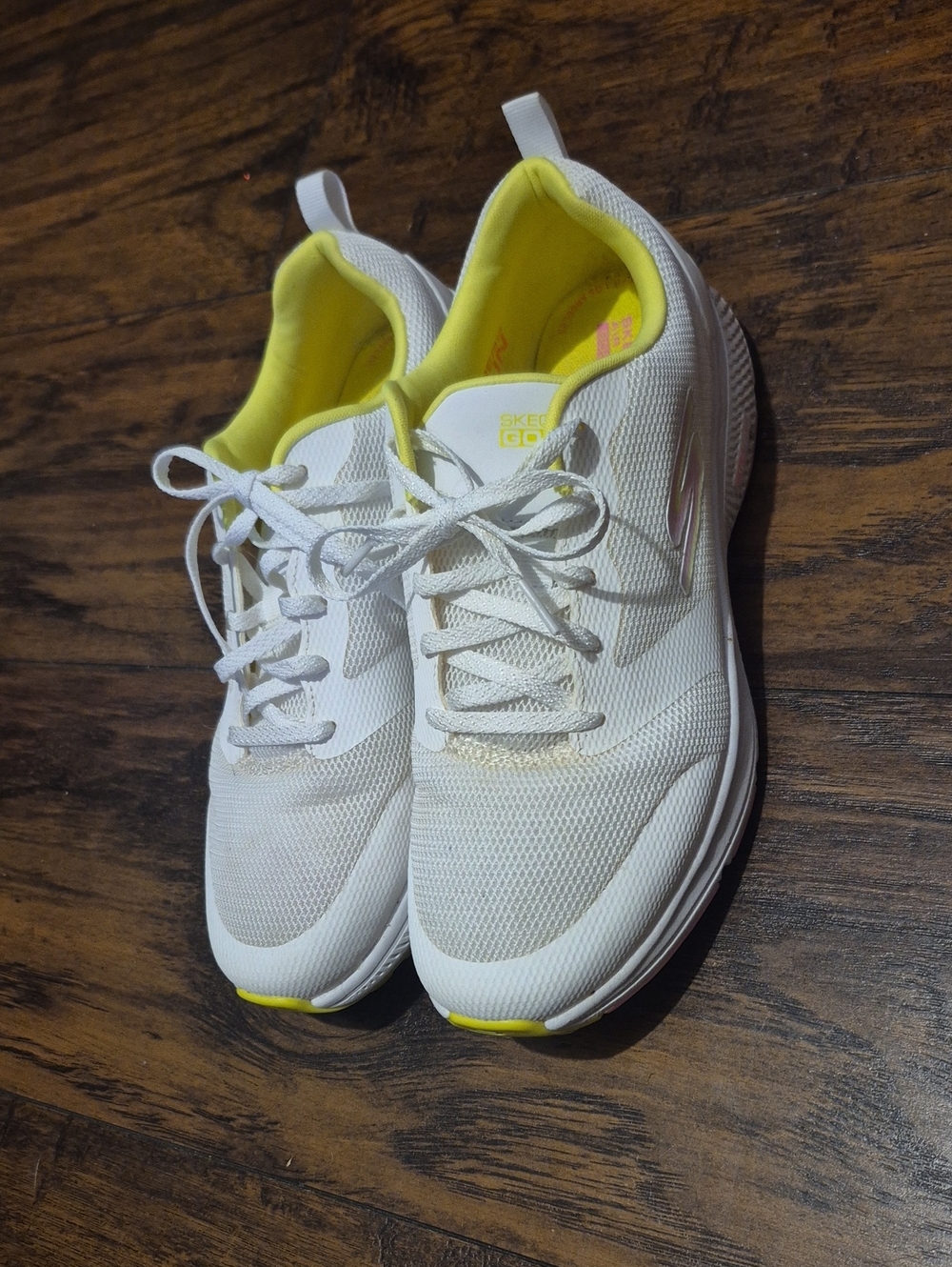 Skechers White & Yellow Women's Athletic Sneakers